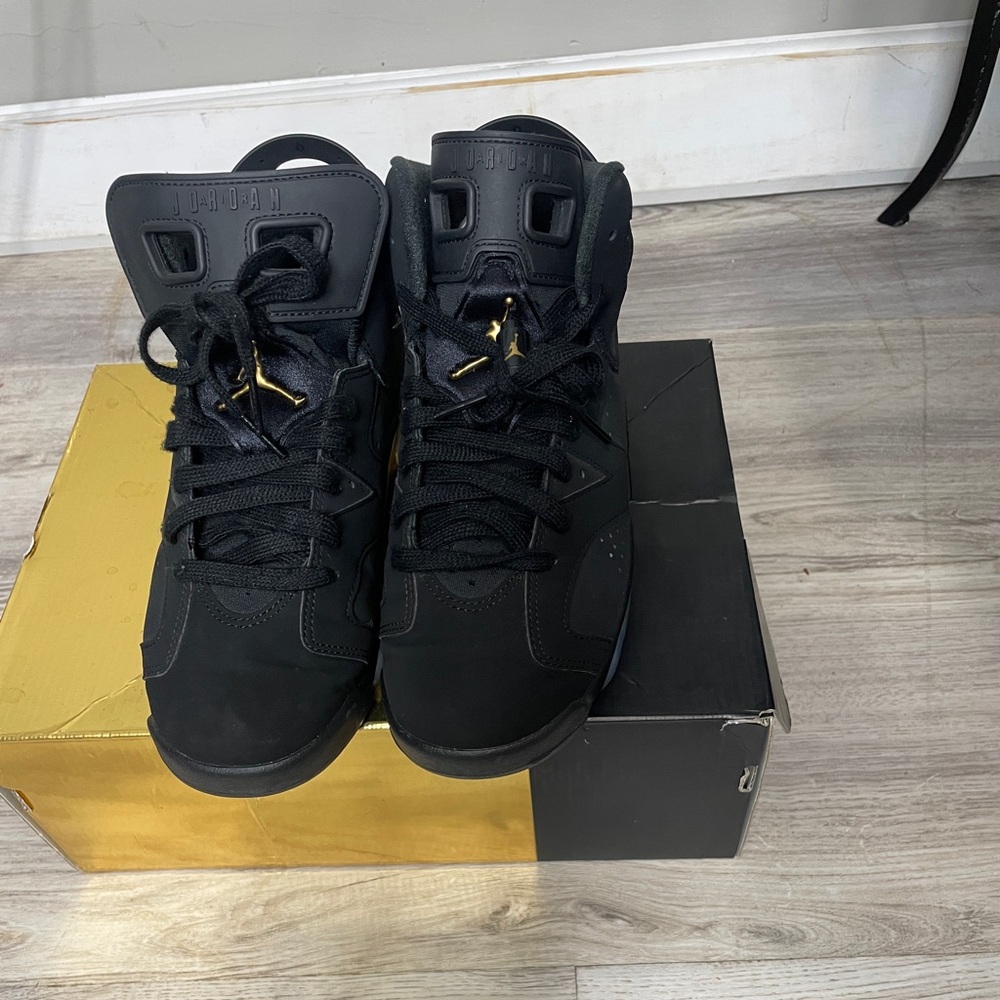 Jordan Black and Gold Sneakers (fits a women’s 7.5)